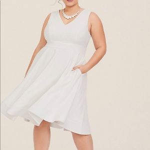 NWT Torrid wedding dress with pockets